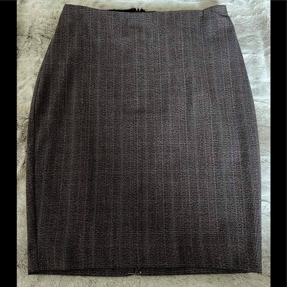 Express knee length skirt size 8, NWOT
